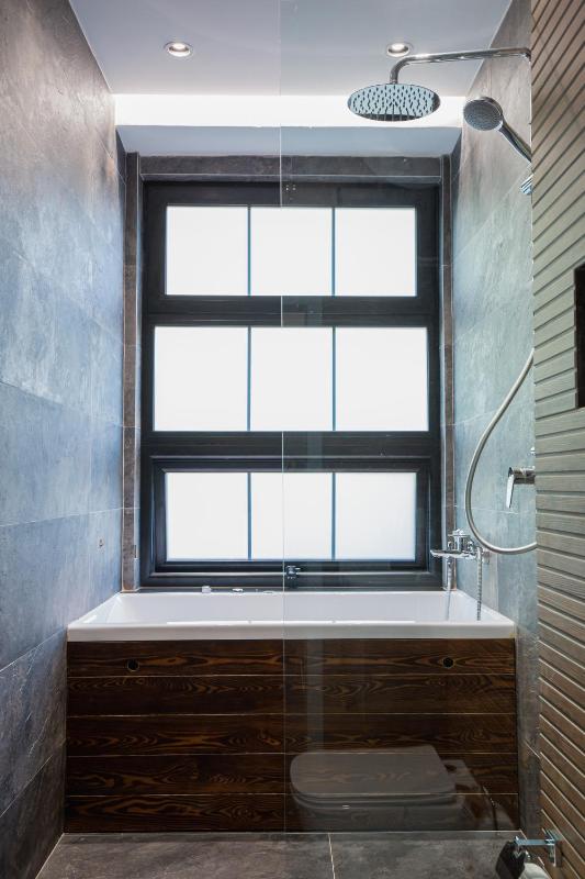 LIT Apartments Jacuzzi - image 10