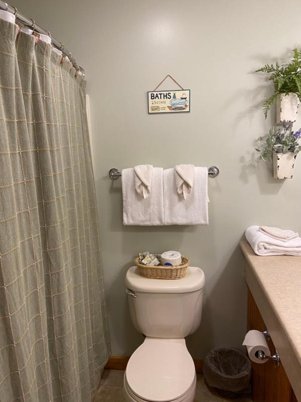 Standard Queen Room image 4
