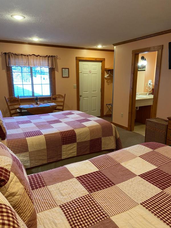 Standard Queen Room image 3