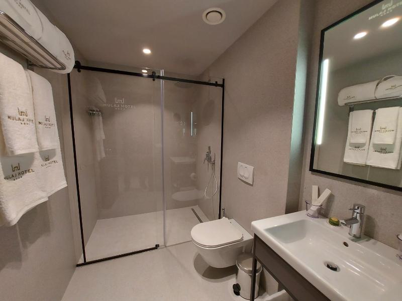 Deluxe Double Room with Balcony image 1