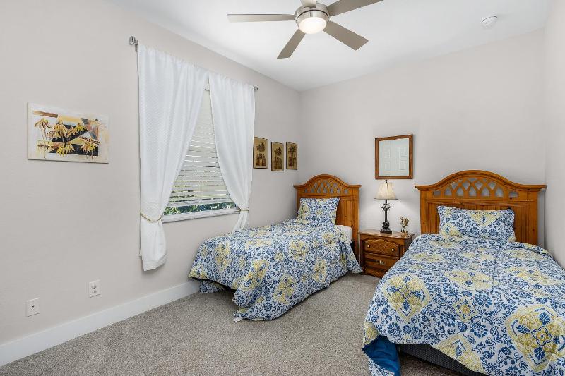 Amazing outdoor living on a freshwater canal 4 bedrooms pet-friendly - Villa Becky - image 14
