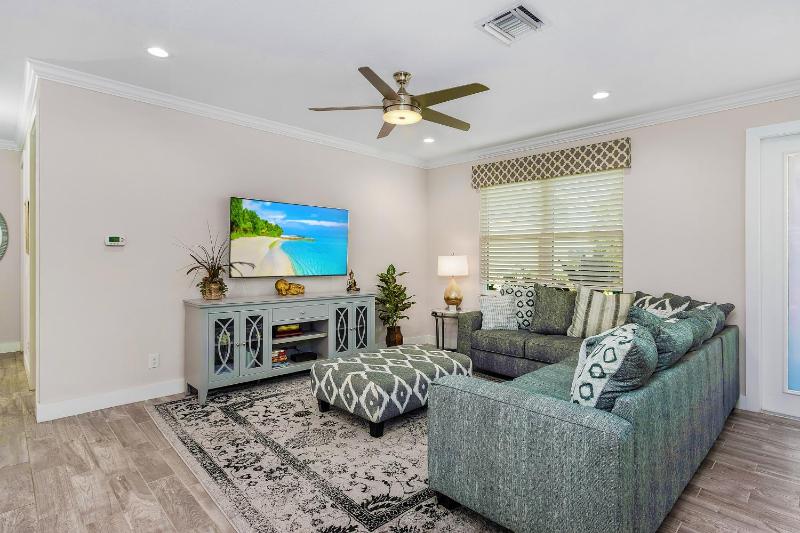 Amazing outdoor living on a freshwater canal 4 bedrooms pet-friendly - Villa Becky - image 17