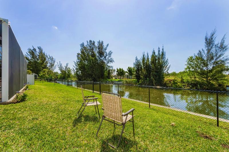Amazing outdoor living on a freshwater canal 4 bedrooms pet-friendly - Villa Becky - image 21