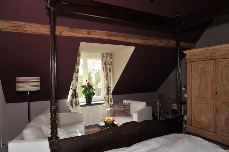 Double Room with Garden View image 3