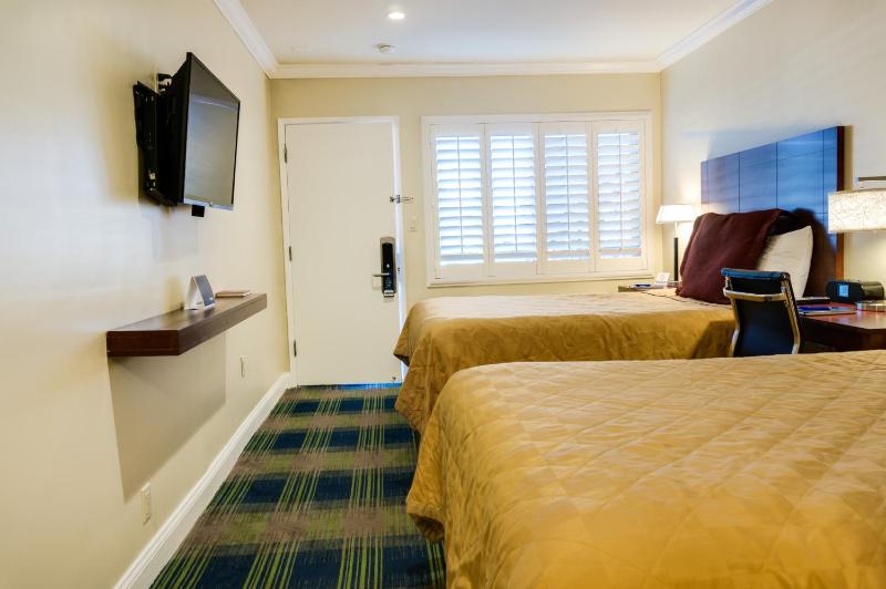 Double Room with Two Double Beds - Non-Smoking image 4