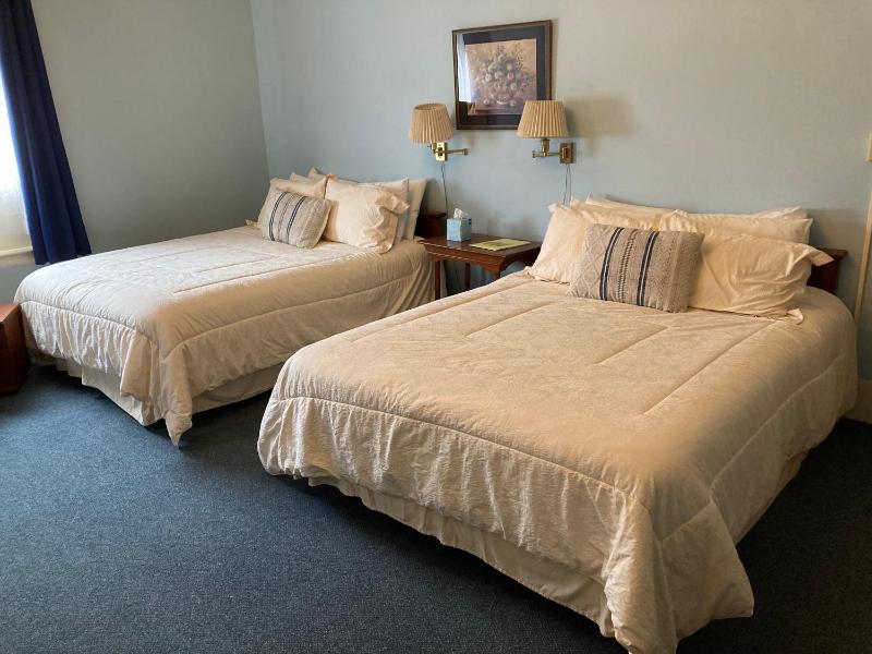 Double Room with Two Double Beds image 2