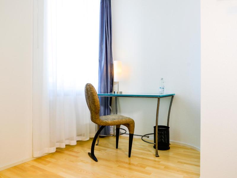 Economy Double Room image 3