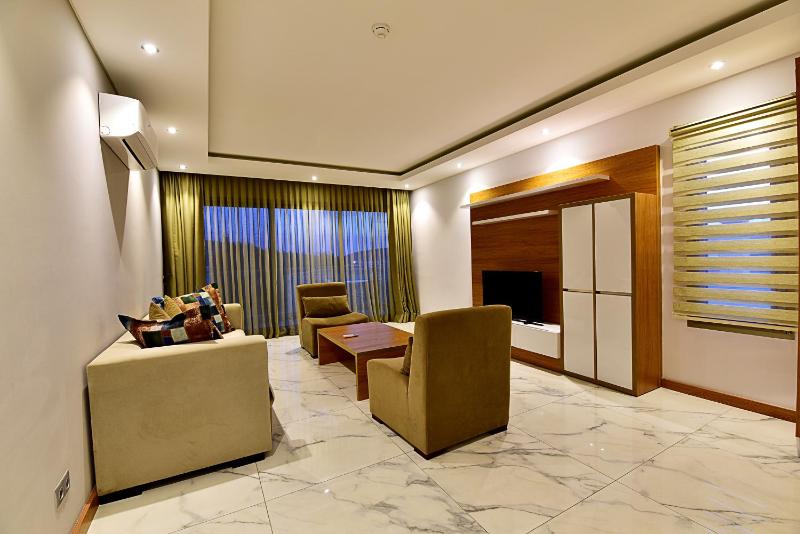 One-Bedroom Apartment with Garden or Pool View image 4
