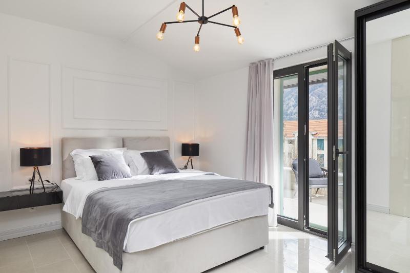 Kotor Lux apartments and rooms - image 2