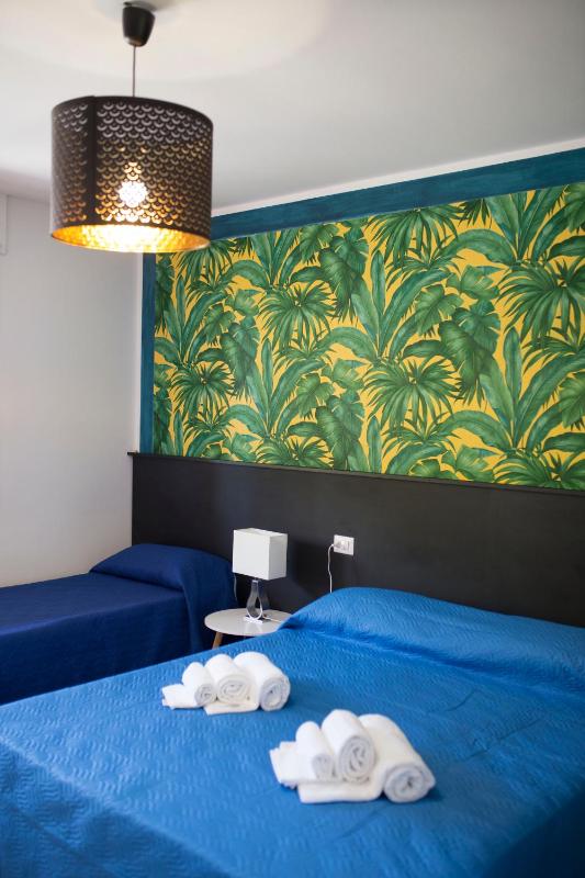 Standard Triple Room image 2