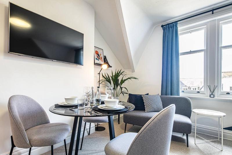 The Belmont Apart Hotel - Harrogate Stays with FREE PARKING - image 36