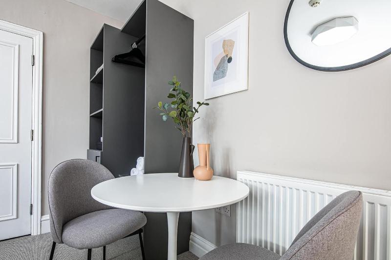 The Belmont Apart Hotel - Harrogate Stays with FREE PARKING - image 3