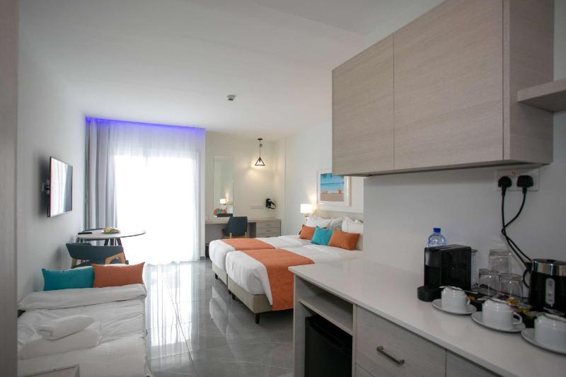 Suite with Queen Bed and Sofa Bed - Non-Smoking image 3