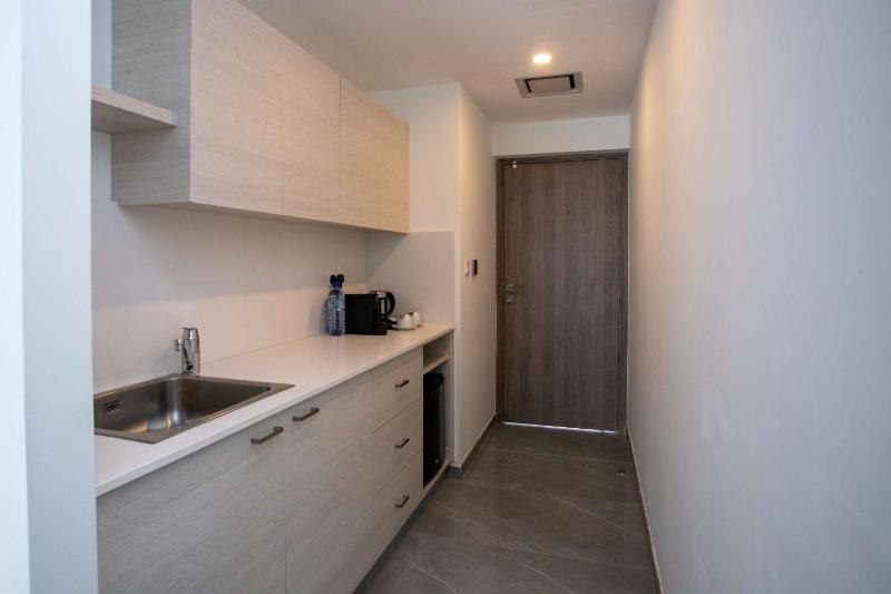Suite with Queen Bed and Kitchen - Non-Smoking image 2