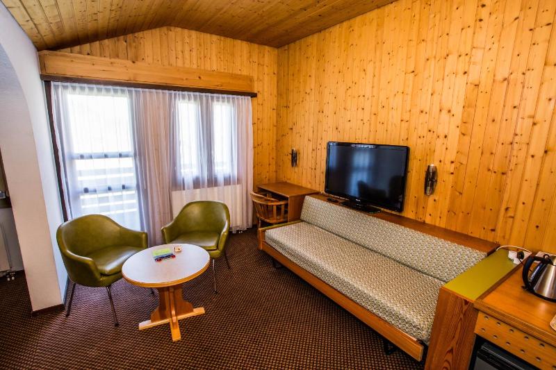 Superior Double Room with Balcony image 4