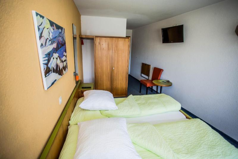 Budget Double Room image 3