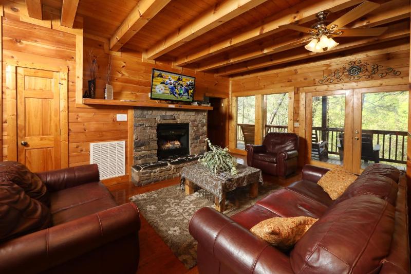 Six-Bedroom House image 3