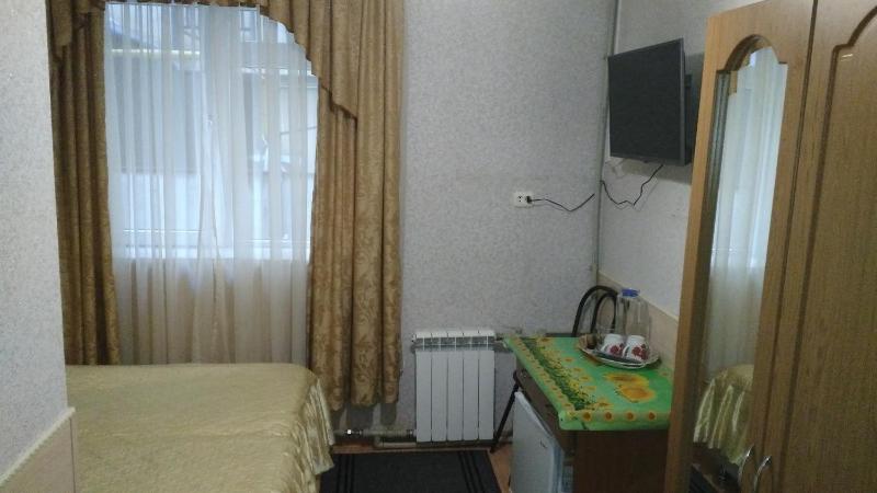 Standard Twin Room image 2