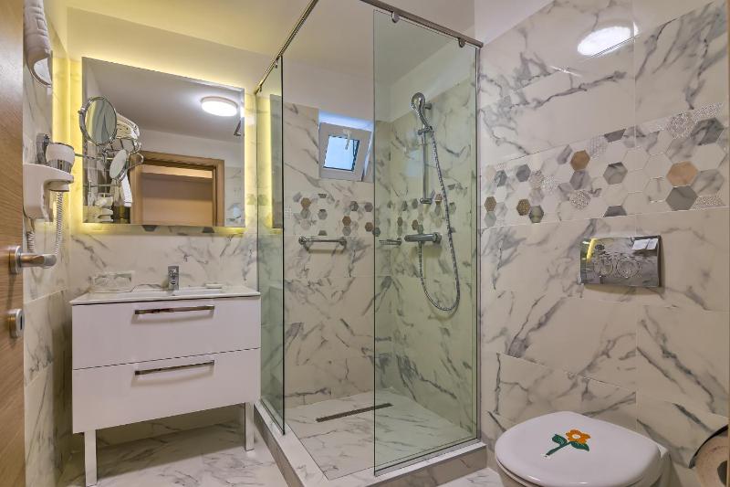 Superior Double Room image 4
