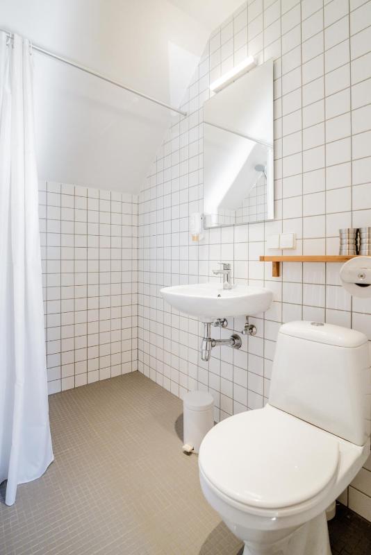 Standard Twin Room image 4