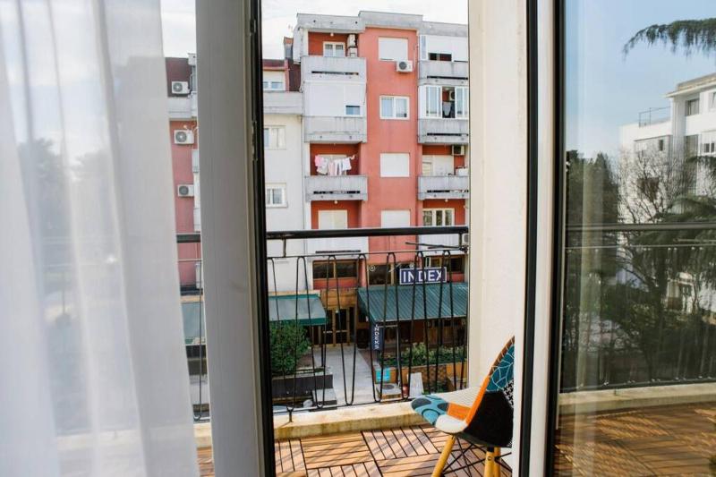 One-Bedroom Apartment image 4