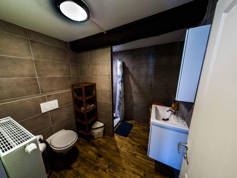 Standard Twin Room image 4