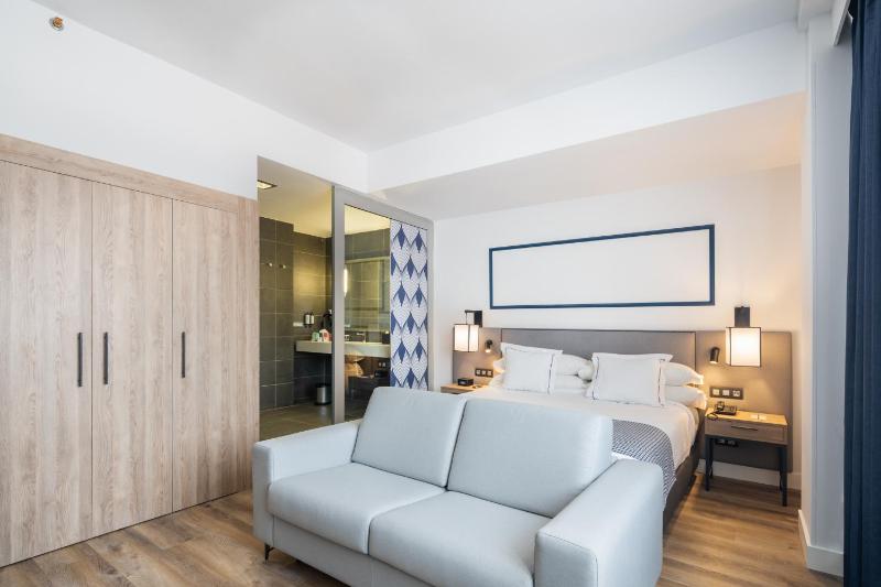 Double Deluxe image 1