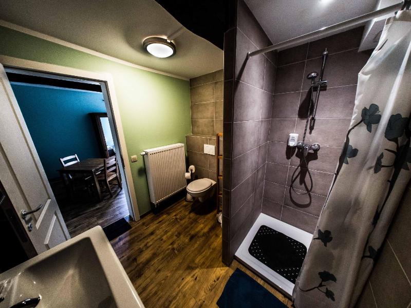 Standard Twin Room image 3