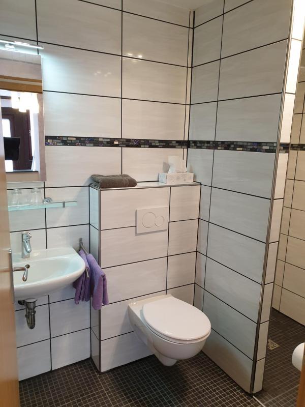 Large Double Room image 3