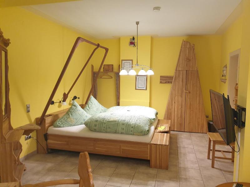Double Room image 3