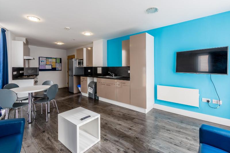 Four-Bedroom Apartment image 4