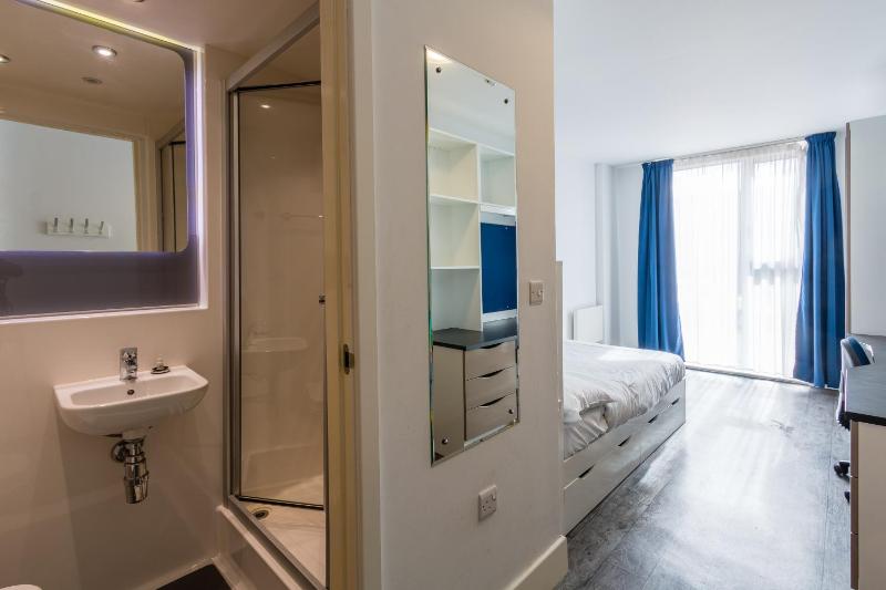 Four-Bedroom Apartment image 2