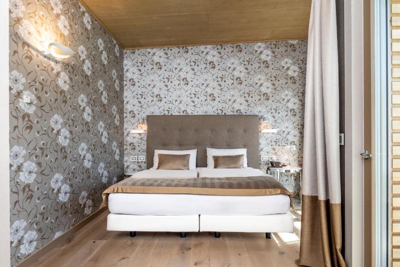 Double or Twin Room with Garden View image 4