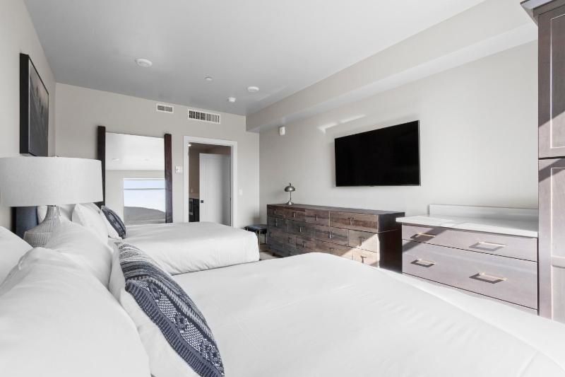 2  Bedroom Suite image 1