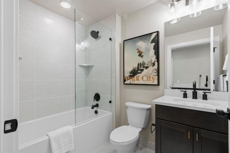 2 Bedroom Suite Mountain View  image 4