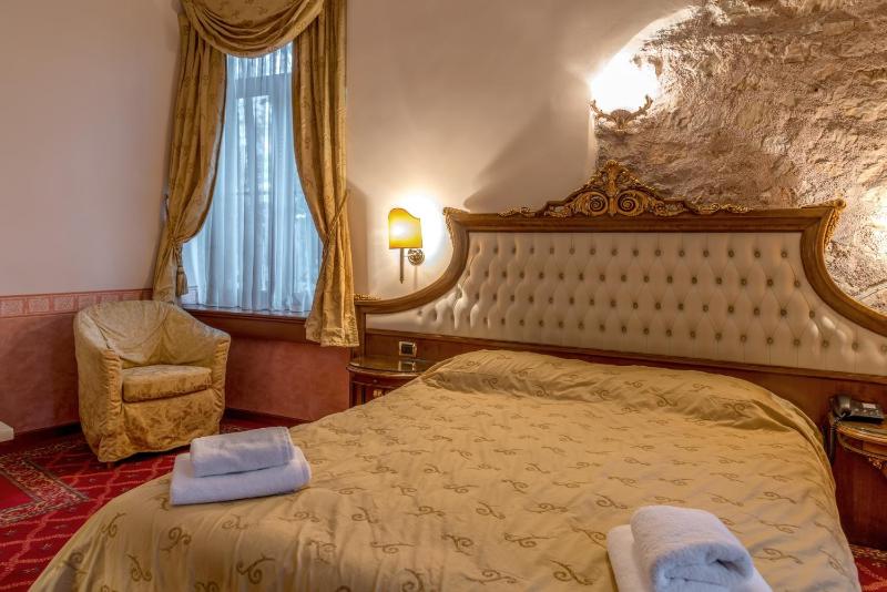 Double or Twin Room image 3
