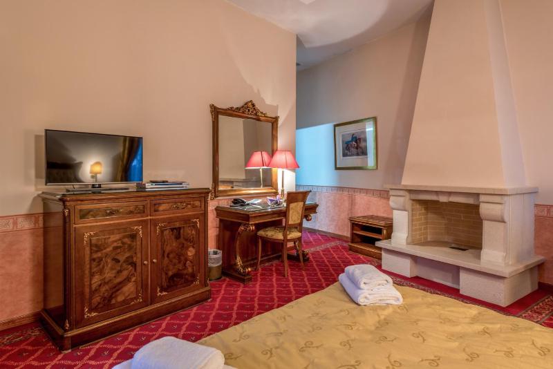 Double or Twin Room image 2