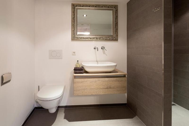 Twin Room image 2