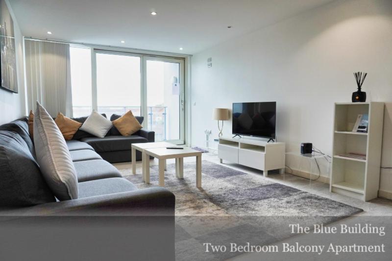 Gunwharf Quays Apartments - image 25