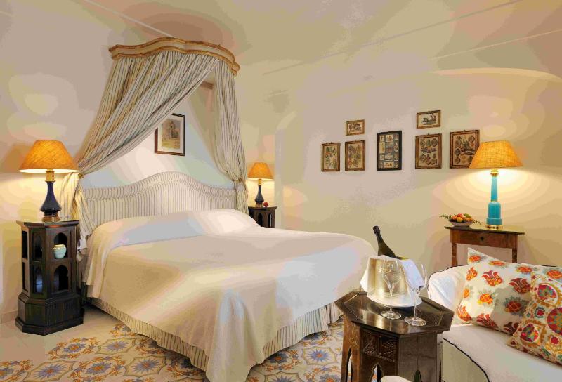 Double or Twin Room with Pool View image 4
