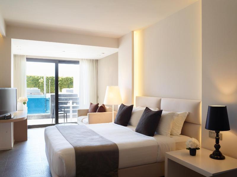 Pool Experience Suite image 2