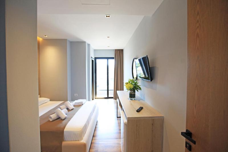 Double Room with Sea View image 2