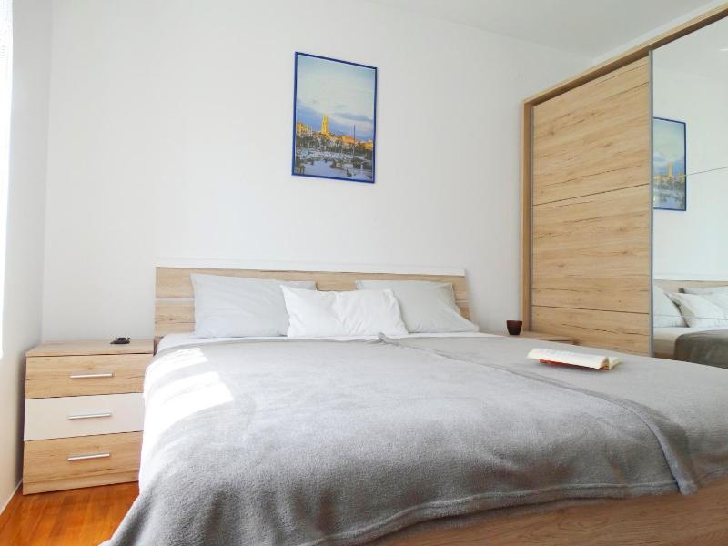Apartments Zrinko - image 2