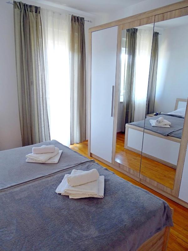 Apartments Zrinko - image 3