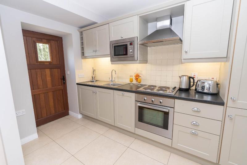 One-Bedroom Apartment image 1
