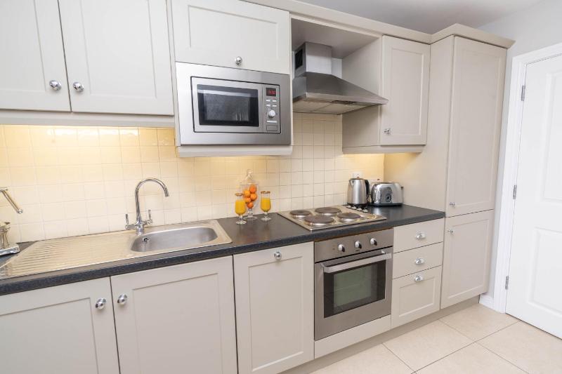 One-Bedroom Apartment image 4