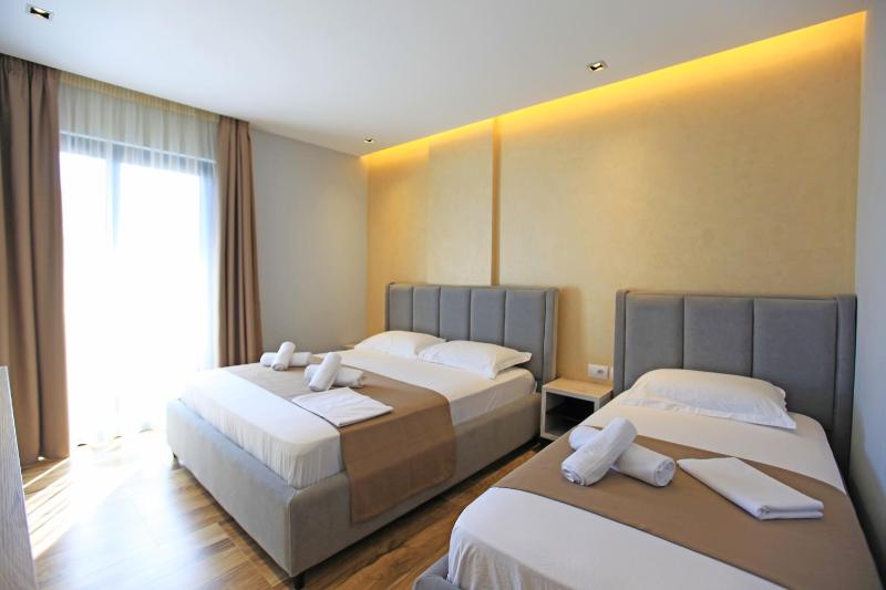 Triple Room with Balcony image 3