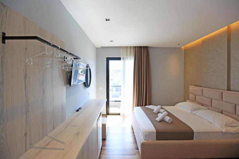 Triple Room with Sea View image 3