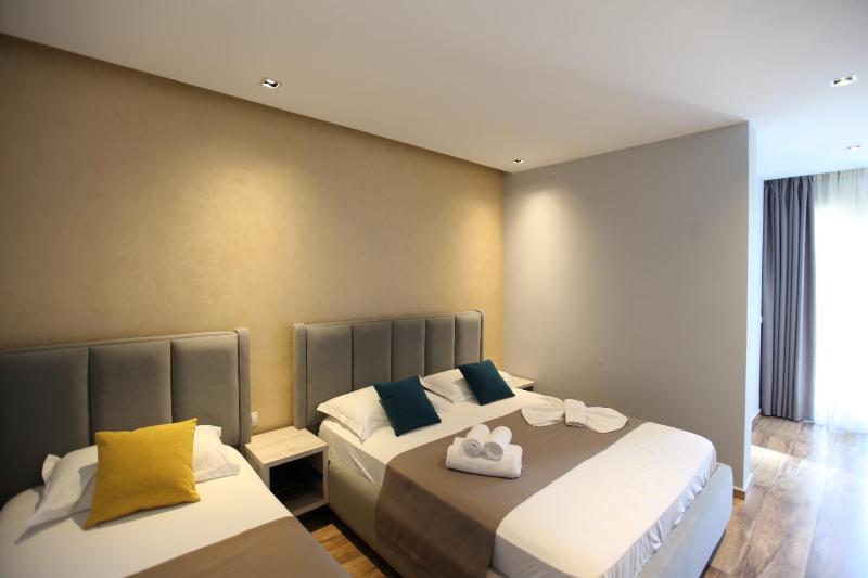Triple Room with Sea View image 2