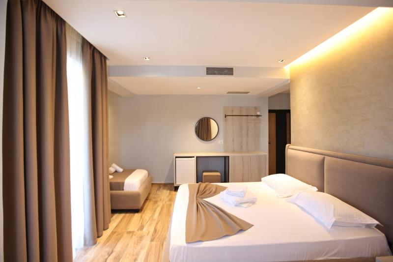 Quadruple Room image 4